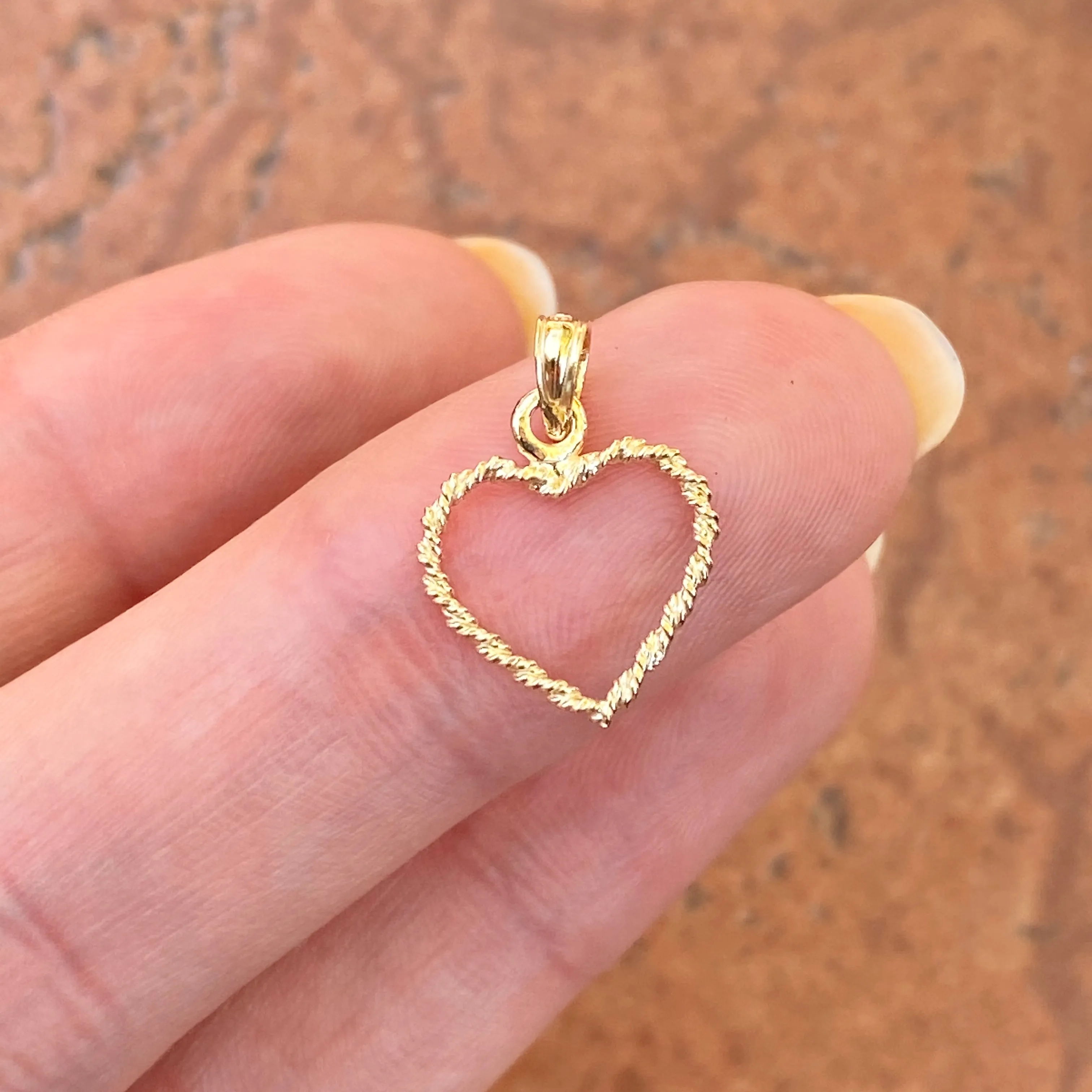 10KT Yellow Gold Rope Twist Open Heart Pendant Charm