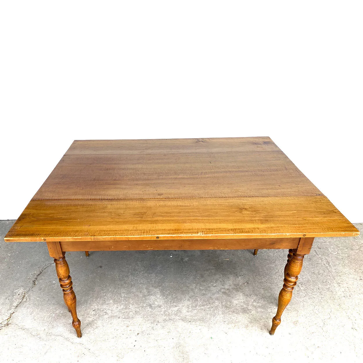 American New England Sheraton Tiger Maple Dining Table