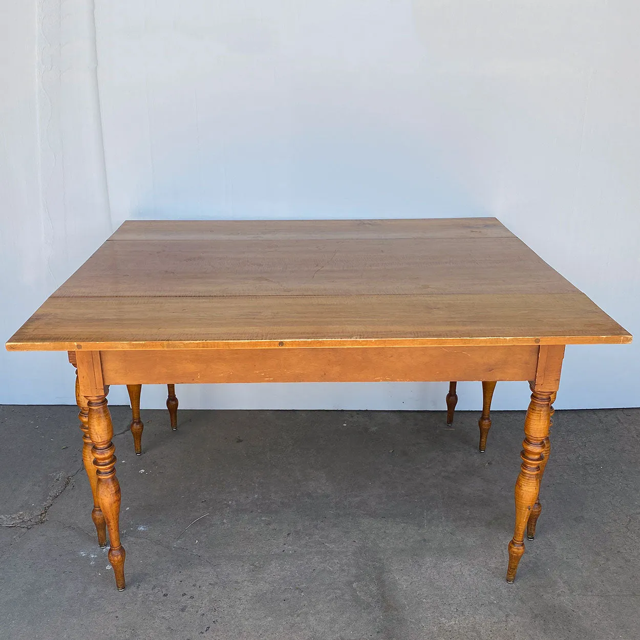 American New England Sheraton Tiger Maple Dining Table