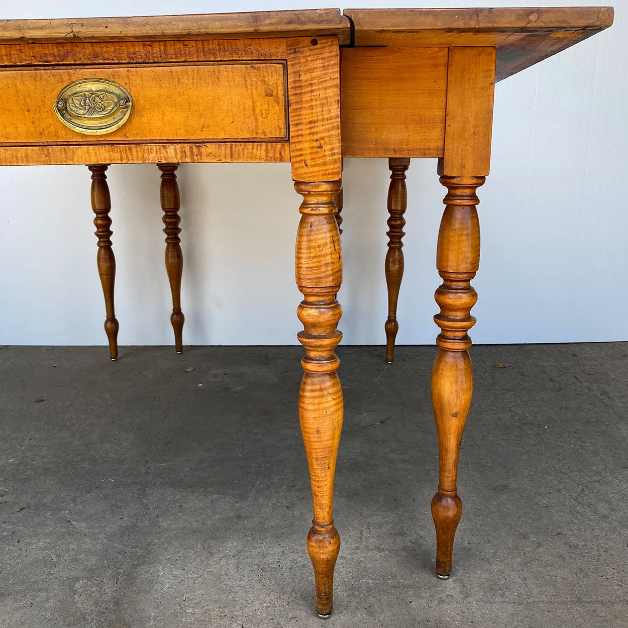 American New England Sheraton Tiger Maple Dining Table