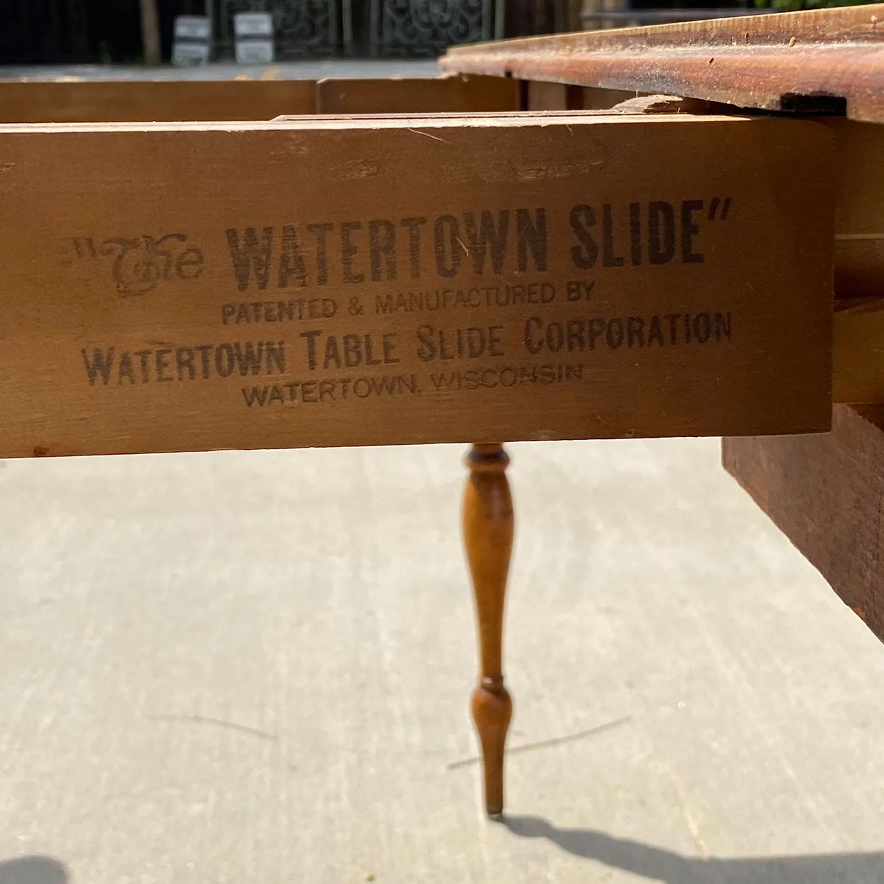 American New England Sheraton Tiger Maple Dining Table