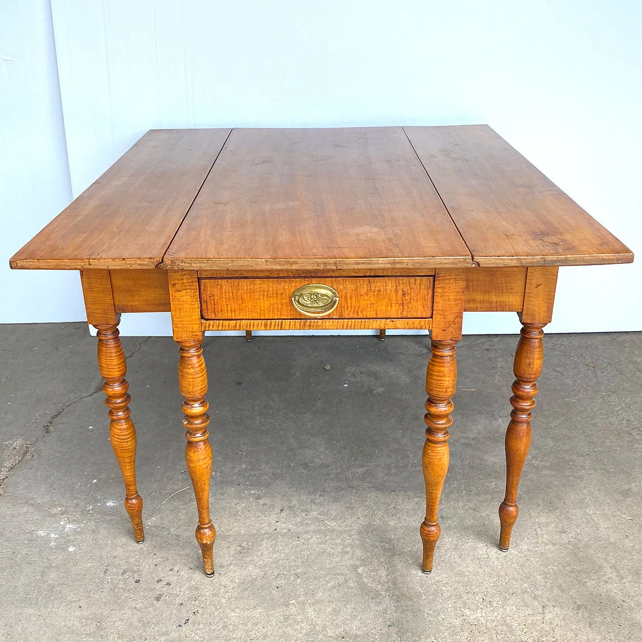 American New England Sheraton Tiger Maple Dining Table