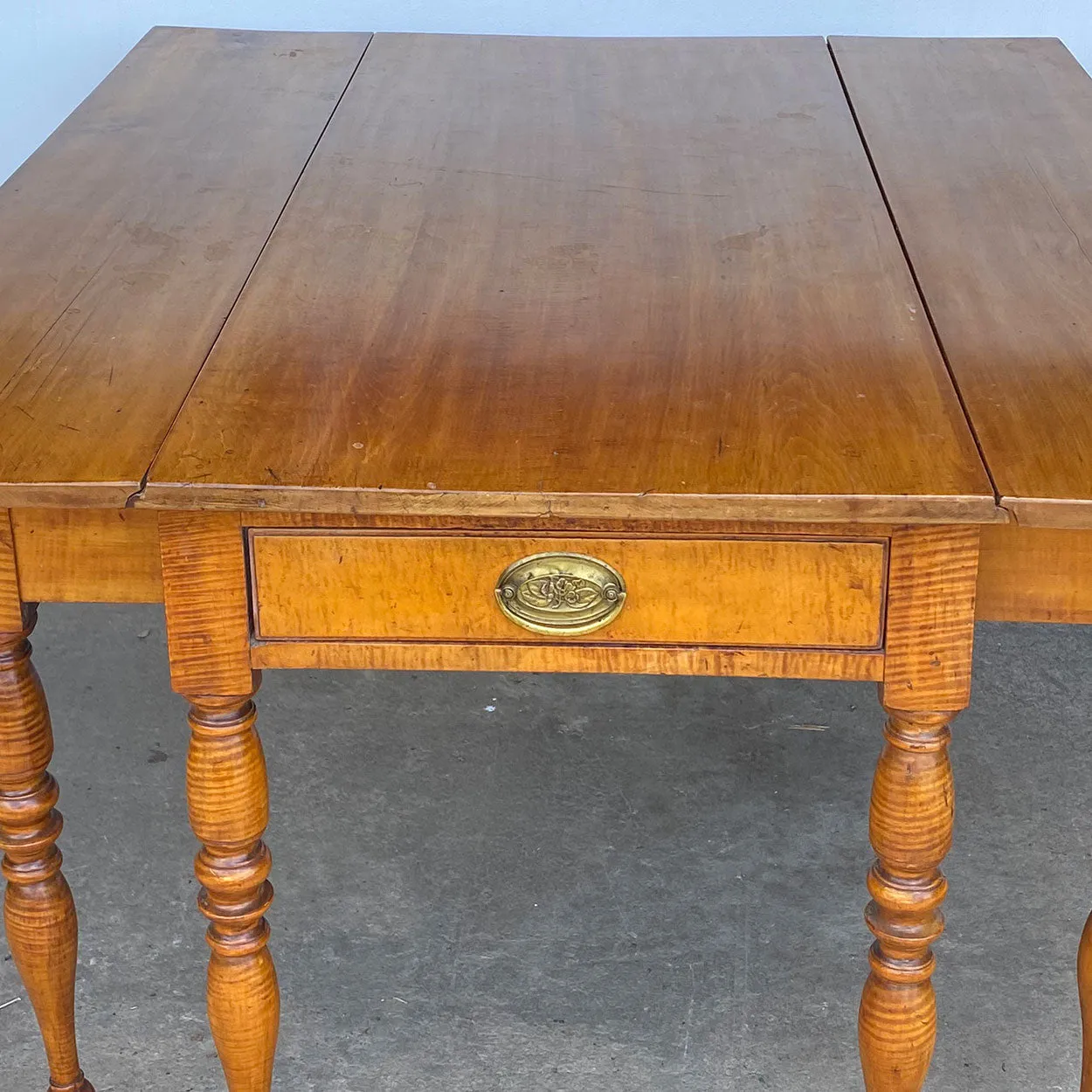 American New England Sheraton Tiger Maple Dining Table