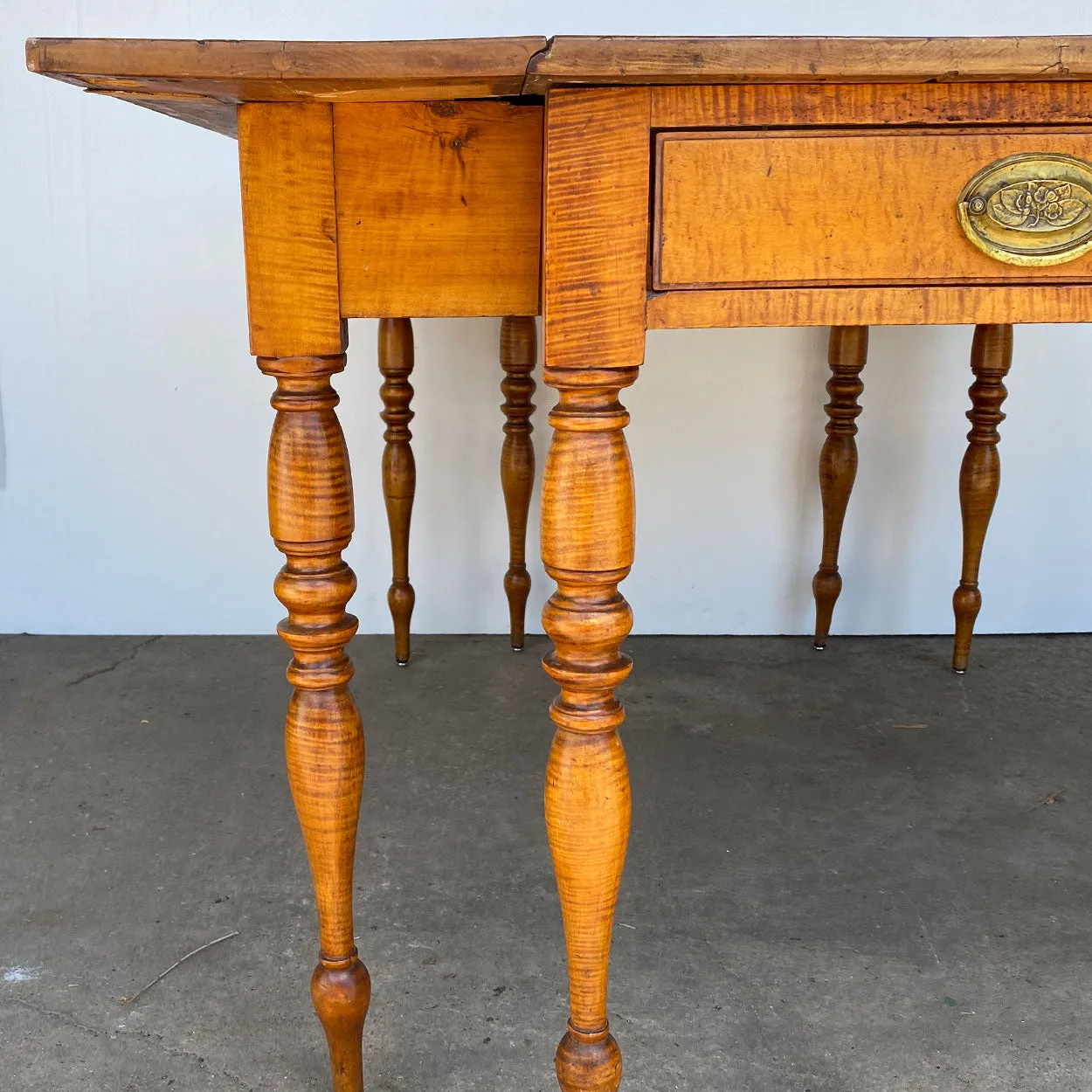 American New England Sheraton Tiger Maple Dining Table