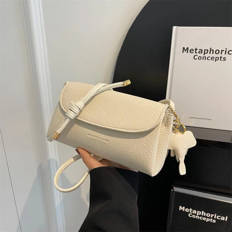 Avery | Retro Softness  Elegant Handbag