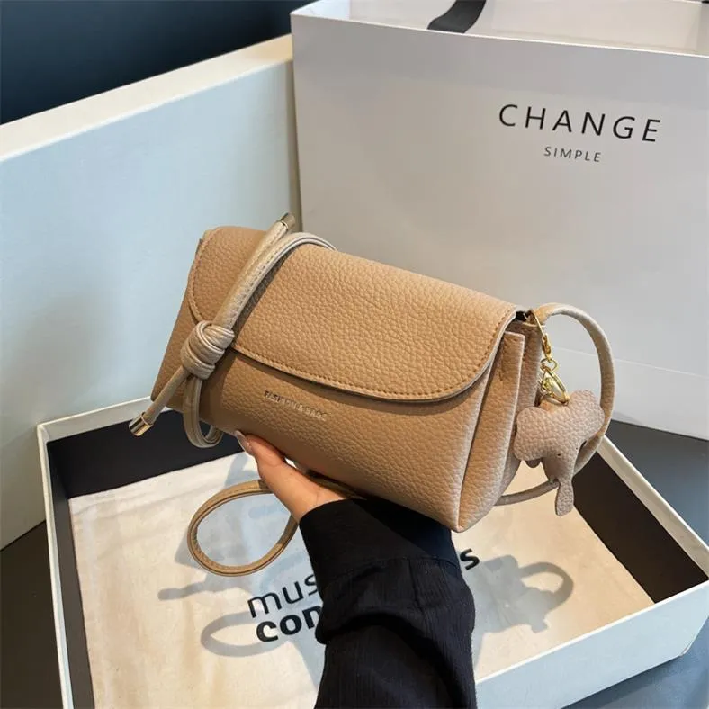 Avery | Retro Softness  Elegant Handbag