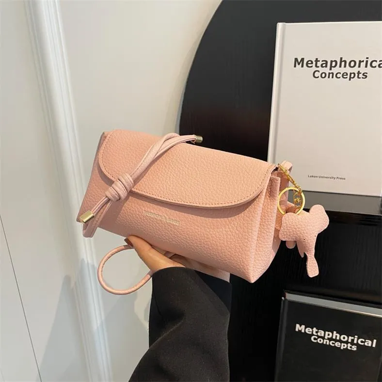 Avery | Retro Softness  Elegant Handbag