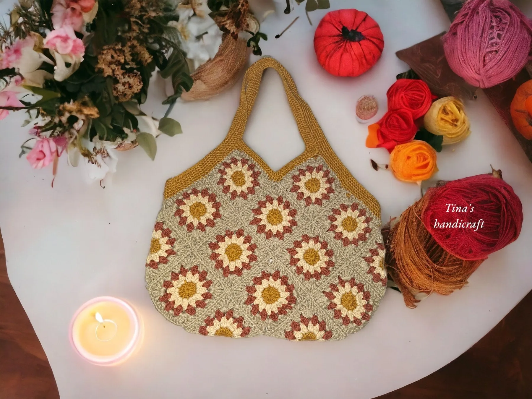 Crochet bag with granny squares motifs