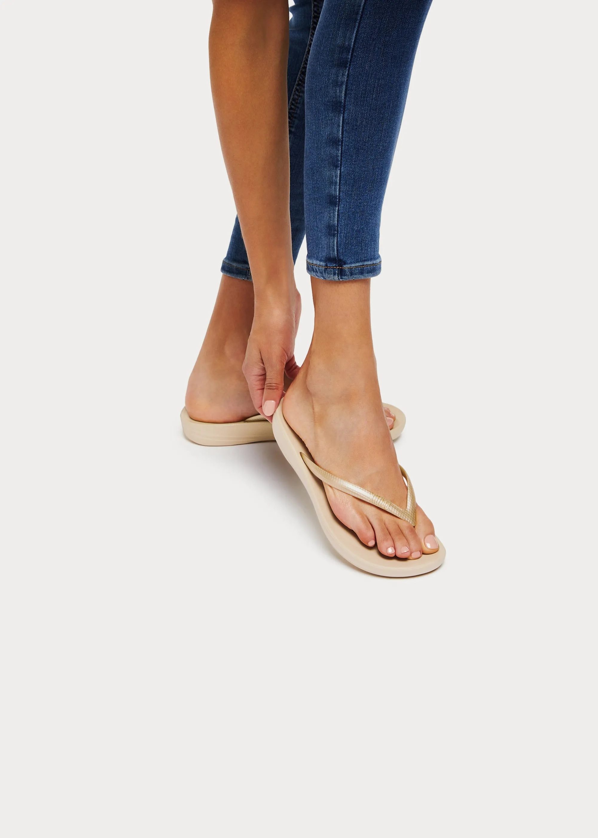 FitFlop IQUSHION Ergonomic Flip-Flops