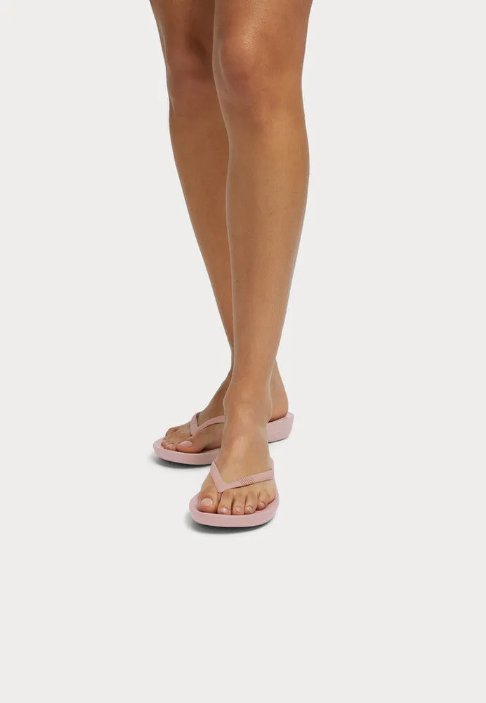 FitFlop IQUSHION Ergonomic Flip-Flops