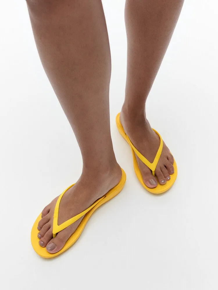 FitFlop IQUSHION Ergonomic Flip-Flops
